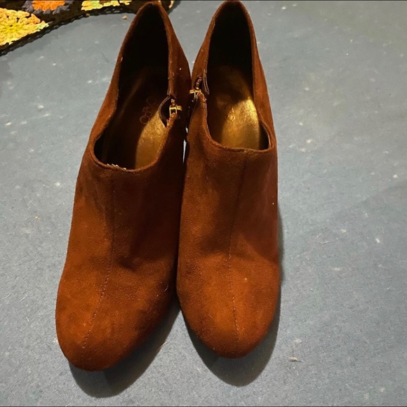 Brown suede heeled boots - Picture 3 of 3